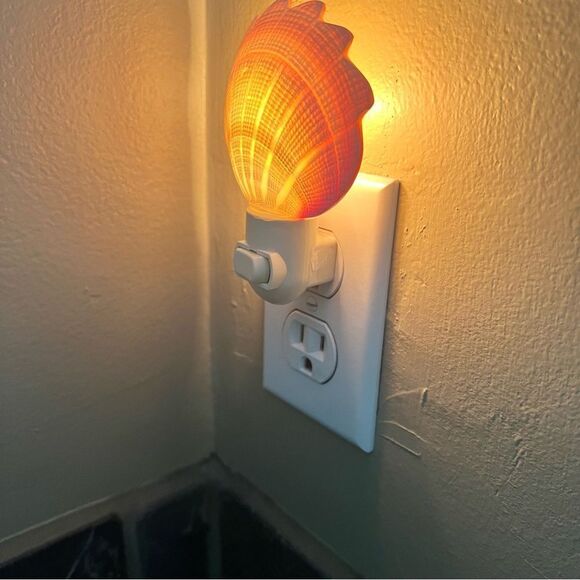 Shell Night Light - Orange Glow - Picture 4 of 5